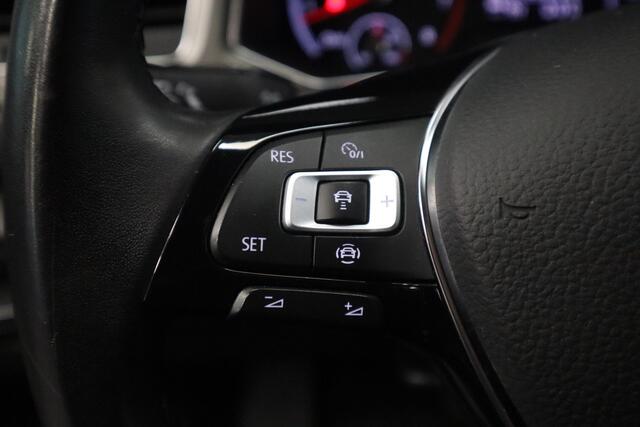 Volkswagen T-Roc 1.5 TSI Style 150pk! Navigatie Adaptive-Cruise Camera