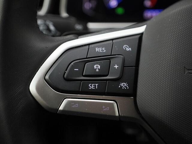 Volkswagen T-Roc 1.5TSI/150PK R-Line Edition DSG · Stoel- & stuurverwarming · Camera + Parkeersensoren · Apple/Android · Garantie tot juni 2026