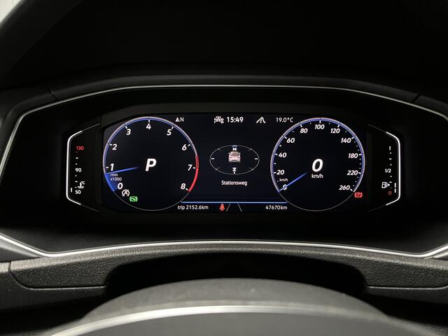 Volkswagen T-Roc Cabrio 1.5 TSI R-Line / AUTOMAAT/ 2X R-LINE/ BEATS AUDIO/ LEER/ 19" LMV/ LED/ ADAPT. CRUISE/ DIGITAL DASH/ PARK. SENSOREN + CAMERA/ CLIMA/ RIJ-MODI/ APP-CONNECT/ NAVI/ DAB/ STOEL-STUUR VERWARM.