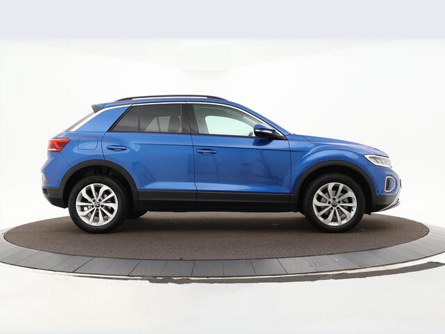 Volkswagen T-Roc 1.5 TSI 150pk DSG Life Edition · Camera · Side Assist · Keyless · ACC · Parkeerassistent · Apple/Android Car Play · Elek. Inklapbare Spiegels · Garantie t/m 29-07-2028 of 100.000km