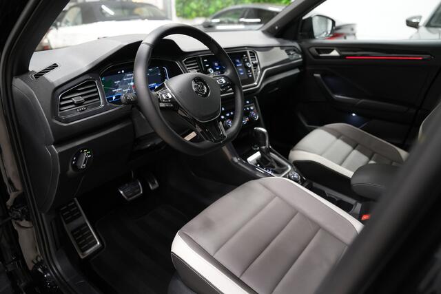 Volkswagen T-Roc 2.0 TSI 4Motion Sport 190PK DSG * Pano - Virtual - Leder - 19" - ACC - Beats - 1e Eig *