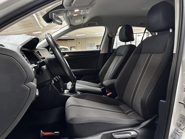 Volkswagen T-Roc 1.0 TSI Style /Trekhaak! /Apple + Android /DAB+! /Navi /Climat /Adaptief Cruise /Elek. pakket /Bluetooth /LED Dagrijverl. /Extra getint glas /Mistlampen /PDC V+A /Isofix /Armsteun.