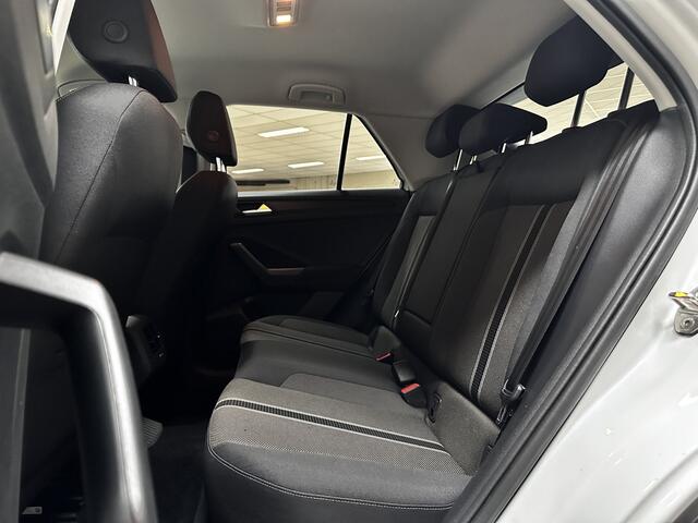 Volkswagen T-Roc 1.0 TSI Style /Trekhaak! /Apple + Android /DAB+! /Navi /Climat /Adaptief Cruise /Elek. pakket /Bluetooth /LED Dagrijverl. /Extra getint glas /Mistlampen /PDC V+A /Isofix /Armsteun.