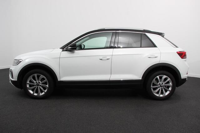 Volkswagen T-Roc 1.5 TSI DSG Style Demo Navigatie Apple Carplay / Android Auto Climate Control Led Digitale Cockpit Adaptive Cruise Control Trekhaak