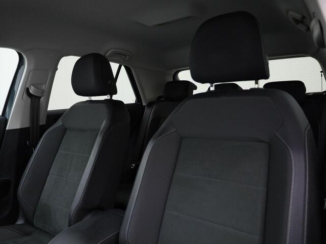 Volkswagen T-Roc 1.5TSI/150PK Style DSG · Navigatie · Apple Car Play · Trekhaak · Garantie tot november 2026