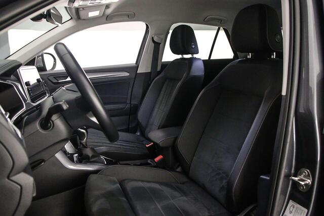 Volkswagen T-Roc Style 1.0 TSI 110pk Navigatie, Adaptive cruise control, Achteruitrijcamera, LED koplampen, Stoelverwarming, App connect, Airco, Parkeersensoren, DAB, Radio