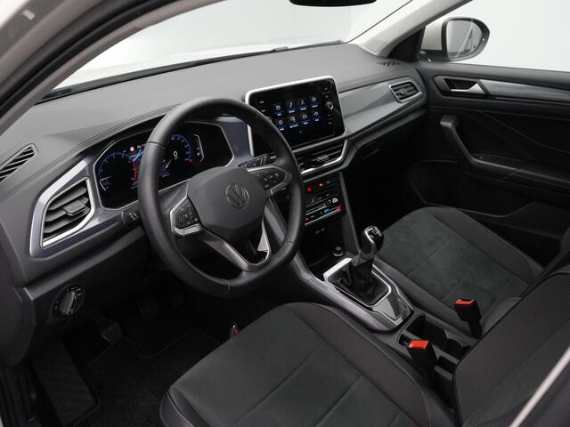 Volkswagen T-Roc 1.0 TSI 110 pk Style | LED Koplampen | Navigatie | Parkeersensoren voor/achter | Digital Cockpit Pro | Adaptive Cruise