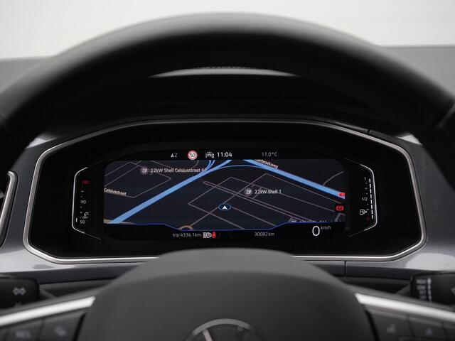 Volkswagen T-Roc 1.0 TSI 110 pk Style | LED Koplampen | Navigatie | Parkeersensoren voor/achter | Digital Cockpit Pro | Adaptive Cruise