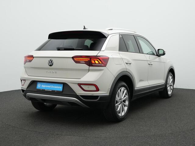 Volkswagen T-Roc 1.0 TSI 110 pk Style | LED Koplampen | Navigatie | Parkeersensoren voor/achter | Digital Cockpit Pro | Adaptive Cruise