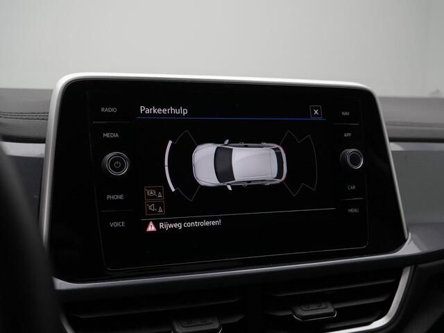 Volkswagen T-Roc 1.0 TSI 110 pk Style | LED Koplampen | Navigatie | Parkeersensoren voor/achter | Digital Cockpit Pro | Adaptive Cruise