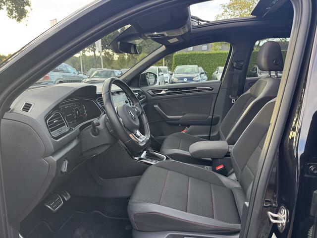 Volkswagen T-Roc 1.5 TSI Sport / Panoramadak / Camera / Virtual Cockpit / Keyless / 19'' / Apple CarPlay / DAB / ACC / Getint glas / Stoelverwarming