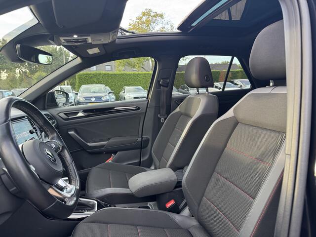 Volkswagen T-Roc 1.5 TSI Sport / Panoramadak / Camera / Virtual Cockpit / Keyless / 19'' / Apple CarPlay / DAB / ACC / Getint glas / Stoelverwarming