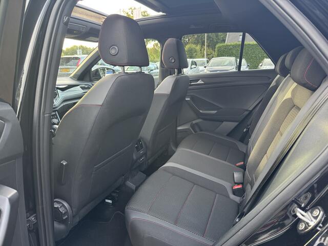 Volkswagen T-Roc 1.5 TSI Sport / Panoramadak / Camera / Virtual Cockpit / Keyless / 19'' / Apple CarPlay / DAB / ACC / Getint glas / Stoelverwarming