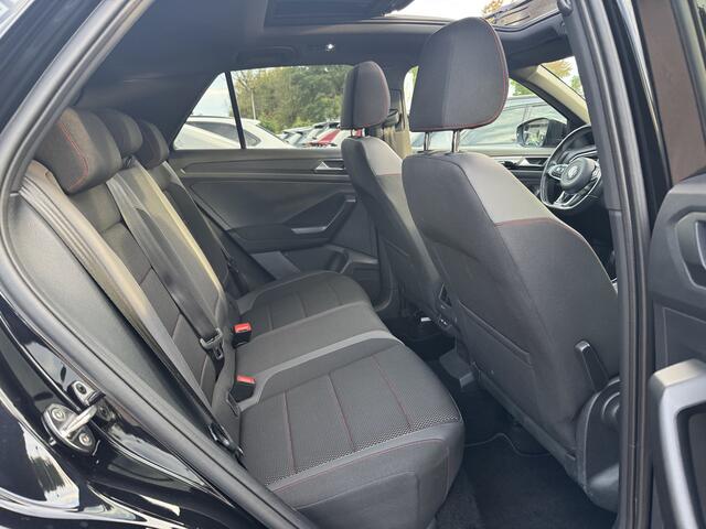 Volkswagen T-Roc 1.5 TSI Sport / Panoramadak / Camera / Virtual Cockpit / Keyless / 19'' / Apple CarPlay / DAB / ACC / Getint glas / Stoelverwarming