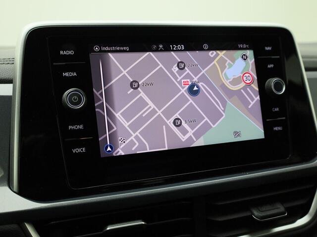 Volkswagen T-Roc 1.5TSI/150PK DSG Style · Navigatie · Apple Car Play · Trekhaak · Garantie tot november 2026