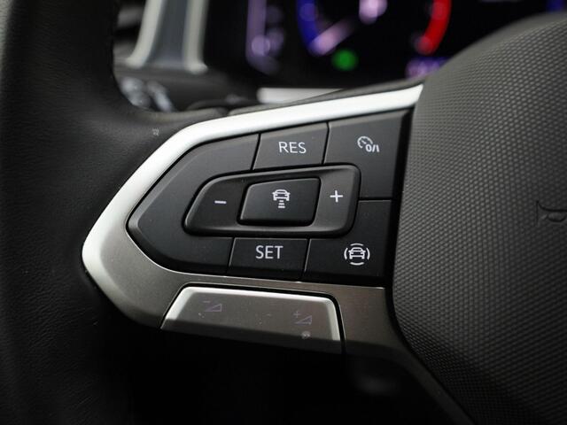 Volkswagen T-Roc 1.5TSI/150PK DSG Style · Navigatie · Apple Car Play · Trekhaak · Garantie tot november 2026