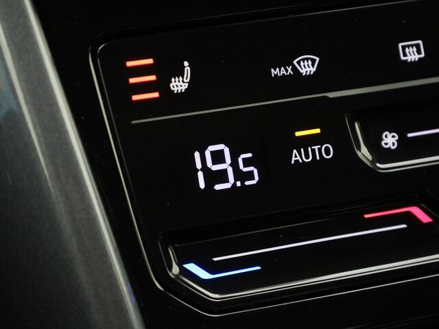 Volkswagen T-Roc 1.5TSI/150PK DSG Style · Navigatie · Apple Car Play · Trekhaak · Garantie tot november 2026