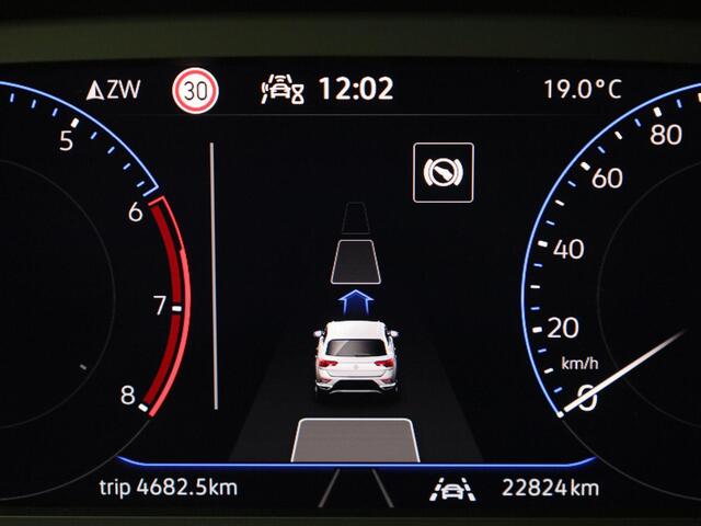 Volkswagen T-Roc 1.5TSI/150PK DSG Style · Navigatie · Apple Car Play · Trekhaak · Garantie tot november 2026