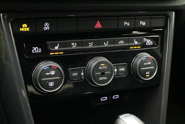 Volkswagen T-Roc 1.5 TSI 150 pk DSG Sport Business R / R-Line | Panoramadak | Trekhaak | Achteruitrijcamera | Stoelverwarming | Virtual Cockpit |
