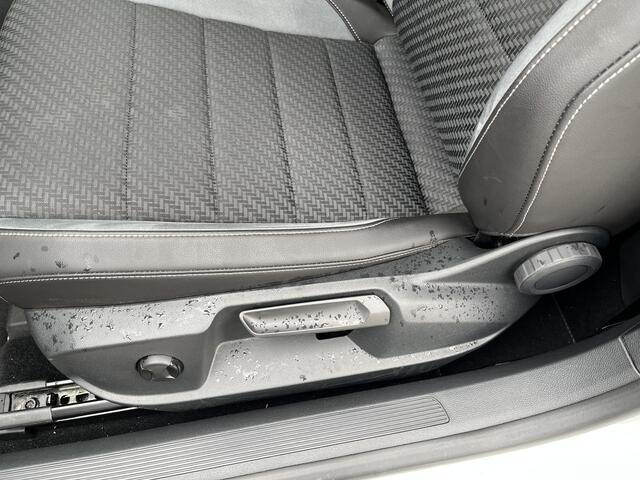 Volkswagen T-Roc Cabrio 1.5 TSI R-Line / AUTOMAAT/ 2X R-LINE/ BEATS/ ADAPT. CRUISE/ APP-CONNECT/ BLUETOOTH/ PARK. SENSOREN + CAMERA/ DIGITAL DASH/ MATRIX/ STOEL-STUUR VERWARM.
