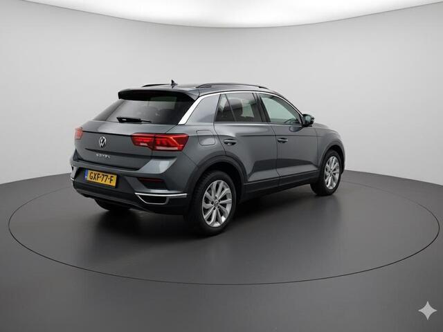 Volkswagen T-Roc 1.5 TSI Life Edition 150 pk Automaat (DSG) | Verlengde garantie | Navigatie via App | Parkeersensoren (Park assist) | Achteruitrijcamera | Adaptieve cruise control |