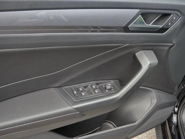 Volkswagen T-Roc 1.5 TSI ** LED, VIRTUAL, CLIMA, ACC, MASSAGE, TREKH, 17-inch LMV ** 1e EIG - VW GAR. t/m 11-2029 ** ** INFORMEER OOK NAAR ONZE AANTREKKELIJKE FINANCIAL-LEASE TARIEVEN **