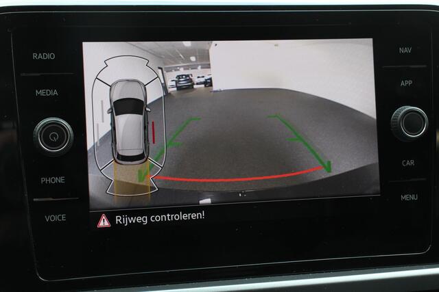 Volkswagen T-Roc 1.5 TSI 150pk DSG Life | Navigatie | Apple Carplay/Android Auto | Parkeersensoren | Camera | Adaptive Cruise Control | Park Assist | Stoelverwarming | Ledverlichting voor | Virtual Cockpit | Climate Control