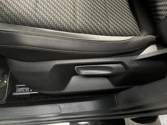 Volkswagen T-Roc 1.5 TSI R-Line / AUTOMAAT/ 2X R-LINE/ PANO/ CAMERA/ PARK. SENSOREN/ STOELVERWARM./ DODE HOEK/ LED/ DIGITAL DASHBOARD/ ELEK. ACHTERKLEP/ ADAPT. CRUISE/ APP CONNECT/ NAVI/ CLIMA/ DAB