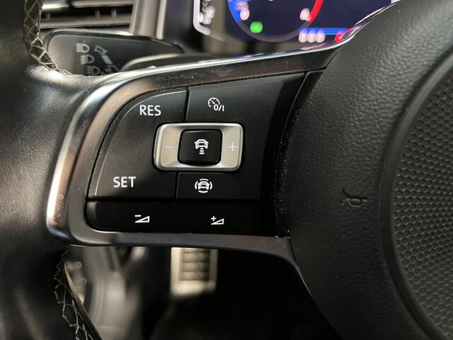 Volkswagen T-Roc 1.5 TSI R-Line / AUTOMAAT/ 2X R-LINE/ PANO/ CAMERA/ PARK. SENSOREN/ STOELVERWARM./ DODE HOEK/ LED/ DIGITAL DASHBOARD/ ELEK. ACHTERKLEP/ ADAPT. CRUISE/ APP CONNECT/ NAVI/ CLIMA/ DAB