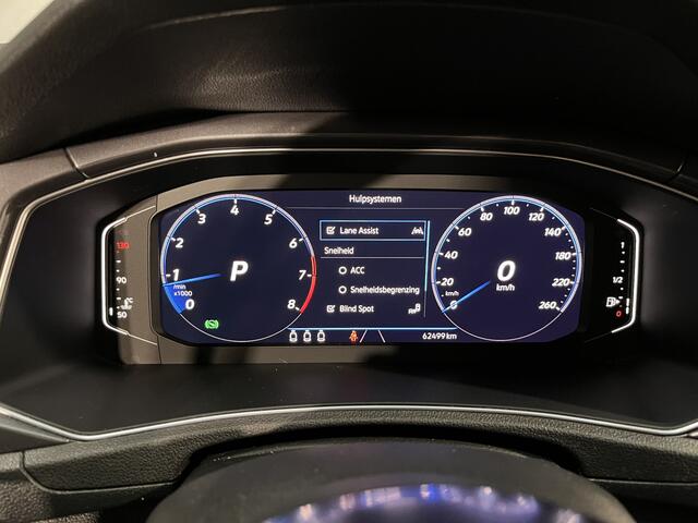 Volkswagen T-Roc 1.5 TSI R-Line / AUTOMAAT/ 2X R-LINE/ PANO/ CAMERA/ PARK. SENSOREN/ STOELVERWARM./ DODE HOEK/ LED/ DIGITAL DASHBOARD/ ELEK. ACHTERKLEP/ ADAPT. CRUISE/ APP CONNECT/ NAVI/ CLIMA/ DAB