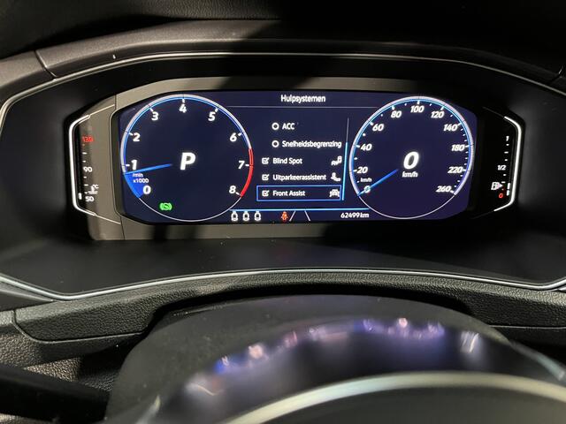 Volkswagen T-Roc 1.5 TSI R-Line / AUTOMAAT/ 2X R-LINE/ PANO/ CAMERA/ PARK. SENSOREN/ STOELVERWARM./ DODE HOEK/ LED/ DIGITAL DASHBOARD/ ELEK. ACHTERKLEP/ ADAPT. CRUISE/ APP CONNECT/ NAVI/ CLIMA/ DAB