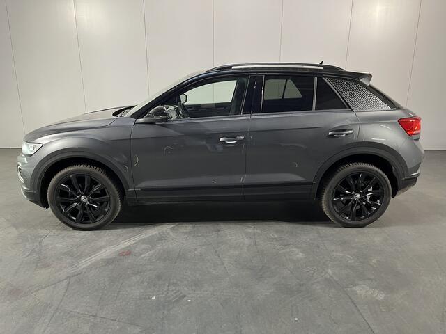 Volkswagen T-Roc 1.5 TSI Style / AUTOMAAT/ PANO/ TREKHAAK/ CAMERA/ PARK. SENSOREN/ DODE HOEK/ LED/ DIGITAL DASHBOARD/ STOELVERWARM./ ELEK. ACHTERKLEP/ ADAPT. CRUISE/ APP CONNECT/ NAVI/ CLIMA