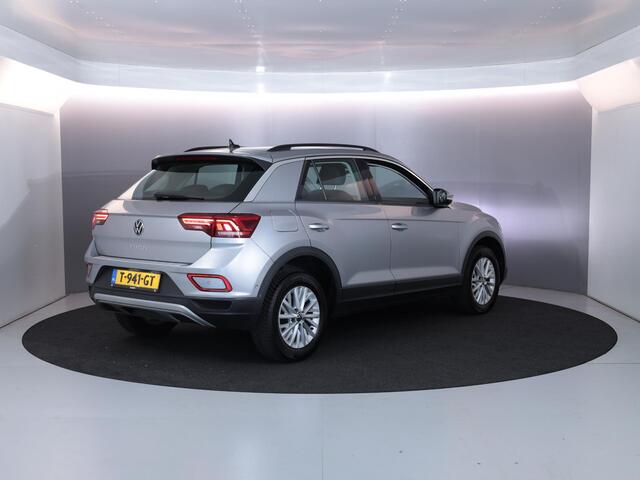 Volkswagen T-Roc 1.5 TSI Life 150 pk Automaat (DSG) | Trekhaak afn kogel| Navigatie | Achteruitrijcamera | Parkersensoren (Park assist)