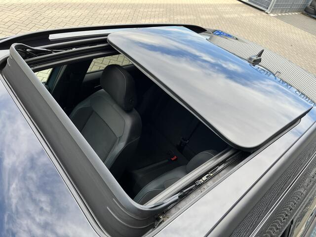 Volkswagen T-Roc 1.5 TSI 150PK R-Line Business+ / R-Line Exterieur / Panoramadak / Digitale Cockpit Pro / Achteruitrijcamera / Stoel + Stuurverwarming