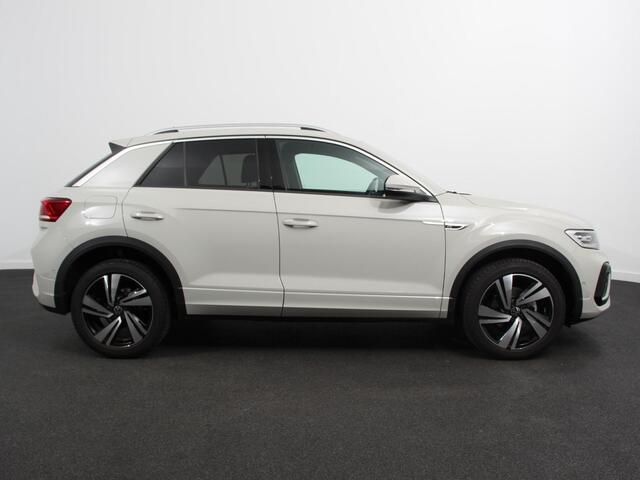 Volkswagen T-Roc 1.5 TSI 150pk DSG R-Line Edition Navigatie Apple Carplay/Android Auto Camera Parkeersensoren Adaptive Cruise Control Dodehoek Assistent Elektrische achterklep Stoel- en stuurverwarming Full Led Climate Control Lichtmetalen velgen