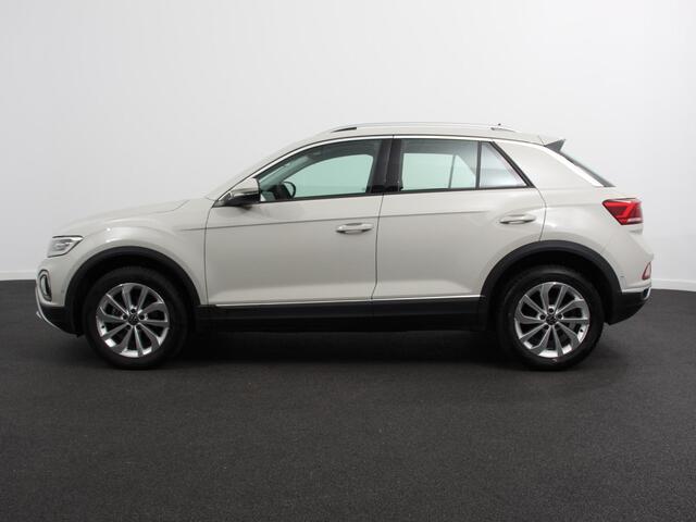 Volkswagen T-Roc 1.5 TSI 150pk DSG Style Edition Navigatie Apple Carplay/Android Auto Camera Parkeersensoren Adaptive Cruise Control Dodehoek Assistent Elektrische achterklep Stoel- en stuurverwarming Full Led Climate Control Lichtmetalen velgen