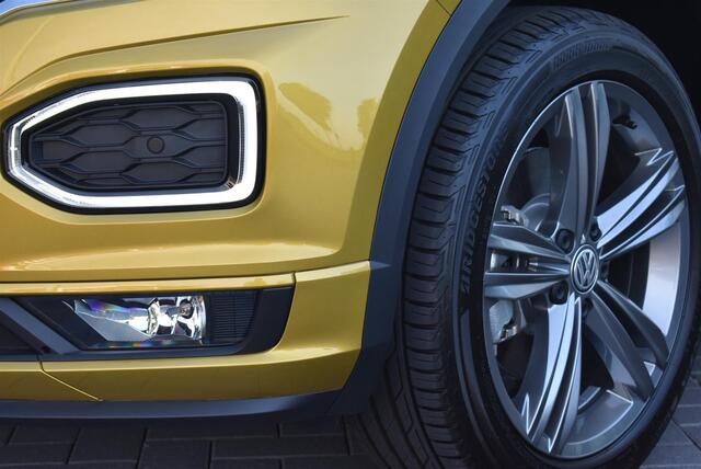 Volkswagen T-Roc 1.5 TSI achteruitrijcamera, advance pakket, car net online dienst 36 mnd, diefstalalarm, digitale radio-ontvangst, executive pakket, grootlichtassistent, inbouw via individual, lane assist, media control & app connect, navigatie 'discover media', panorama