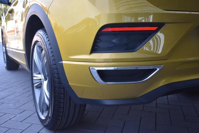 Volkswagen T-Roc 1.5 TSI achteruitrijcamera, advance pakket, car net online dienst 36 mnd, diefstalalarm, digitale radio-ontvangst, executive pakket, grootlichtassistent, inbouw via individual, lane assist, media control & app connect, navigatie 'discover media', panorama