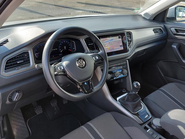 Volkswagen T-Roc 1.0 TSI 116pk Style Executive | Navi | Apple Carplay+Android Auto | Clima | Adap.Cruise | Stoelverwarming | Pdc V+A | Rijstrook+Licht+Regensensor | Mistlampen | 16''lm | Trekhaak