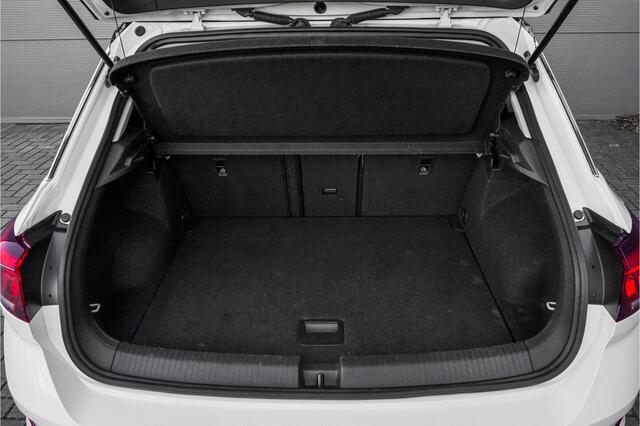 Volkswagen T-Roc 1.5 TSI 150PK Life Automaat ACC Carplay 17"