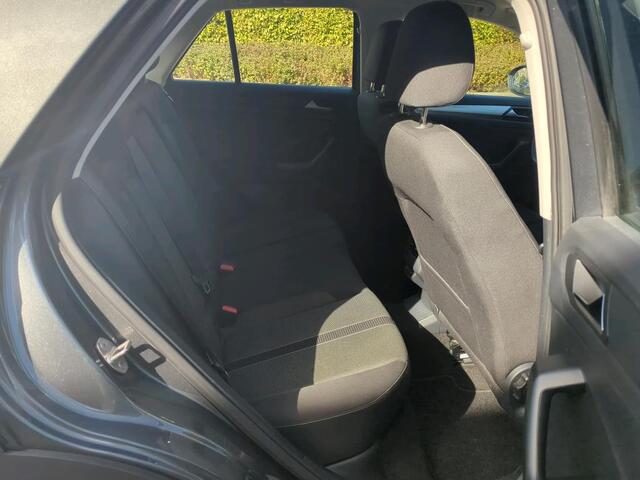 Volkswagen T-Roc 1.0 TSI 110pk Life Navigatie Trekhaak Climatronic