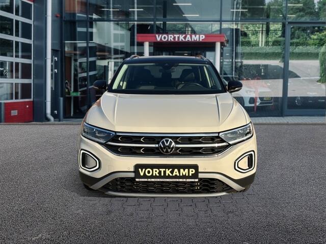 Volkswagen T-Roc 1.5 TSI DSG STYLE PANO-DAK/TREKHAAK/CAMERA/LEDER/MEMORY/BEATS/NAVI