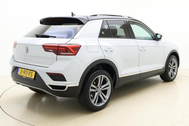 Volkswagen T-Roc 1.5 TSI Sport | Panorama dak | Adaptive Cruise Control | Stoelverwarming | Elektrische kofferklep | Afneembare trekhaak | 18'' LM Velgen | Full LED