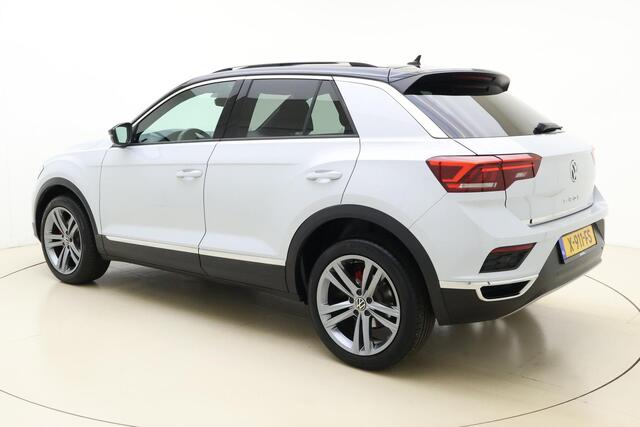 Volkswagen T-Roc 1.5 TSI Sport | Panorama dak | Adaptive Cruise Control | Stoelverwarming | Elektrische kofferklep | Afneembare trekhaak | 18'' LM Velgen | Full LED