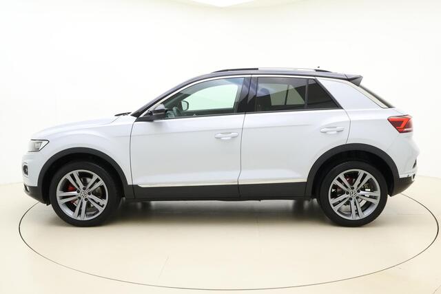 Volkswagen T-Roc 1.5 TSI Sport | Panorama dak | Adaptive Cruise Control | Stoelverwarming | Elektrische kofferklep | Afneembare trekhaak | 18'' LM Velgen | Full LED