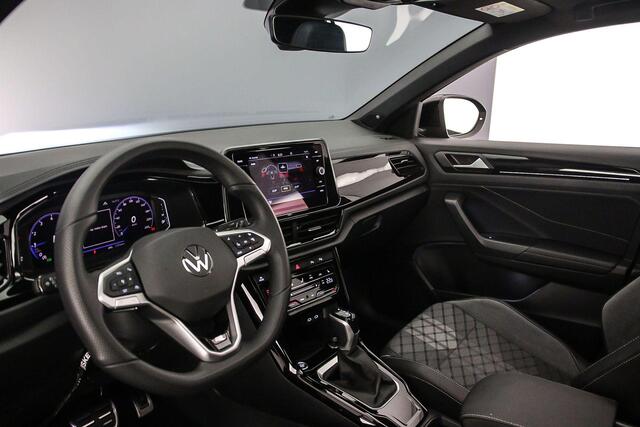 Volkswagen T-Roc R-Line Edition 1.5 TSI 150pk DSG Automaat Trekhaak, Panoramadak, Beats audio, Adaptive cruise control, Achteruitrijcamera, Black Style, LED matrix koplampen