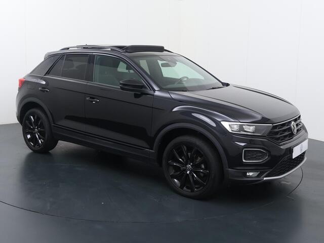 Volkswagen T-Roc 1.5 TSI Sport | Trekhaak | Panoramadak | Navigatiesysteem | Voorstoelen verwarmd |