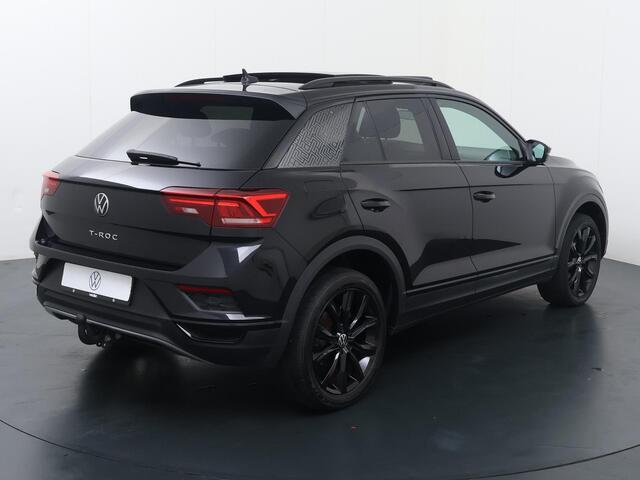 Volkswagen T-Roc 1.5 TSI Sport | Trekhaak | Panoramadak | Navigatiesysteem | Voorstoelen verwarmd |