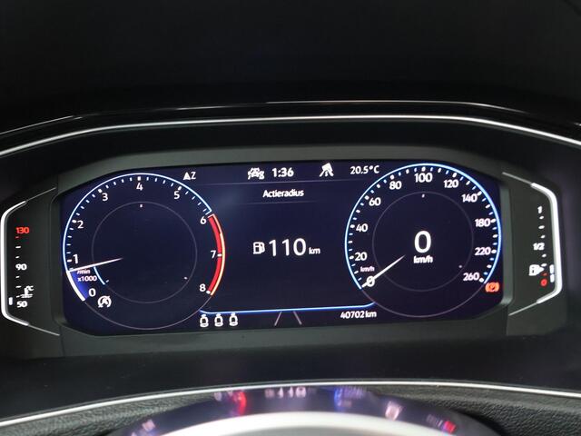 Volkswagen T-Roc 1.5 TSI Sport | Trekhaak | Panoramadak | Navigatiesysteem | Voorstoelen verwarmd |