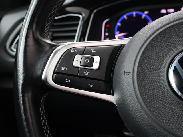 Volkswagen T-Roc 1.5 TSI Sport | Trekhaak | Panoramadak | Navigatiesysteem | Voorstoelen verwarmd |